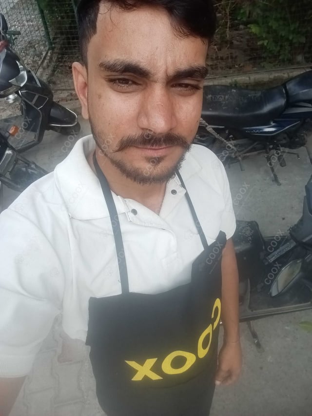 Chef from COOX at bookings. Professional cooks chefs at home