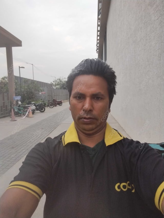 Chef from COOX at bookings. Professional cooks chefs at home