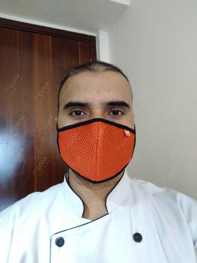 Chef from COOX at bookings. Professional cooks chefs at home