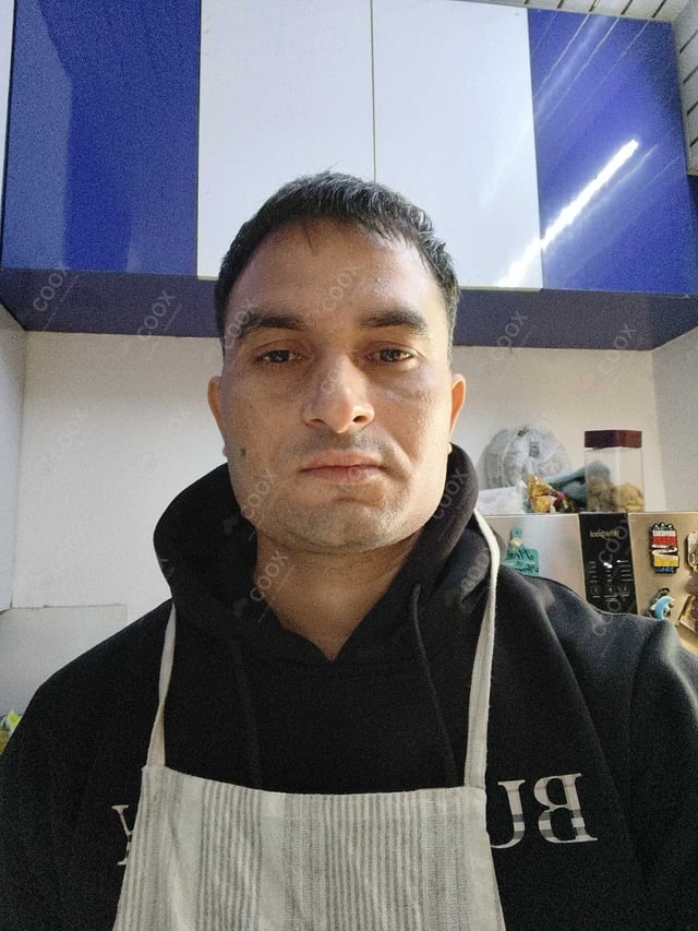 Chef from COOX at bookings. Professional cooks chefs at home