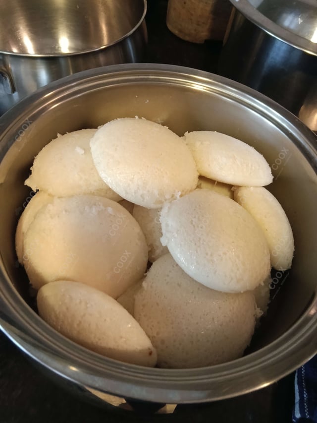 Delicious Idli Sambhar prepared by COOX