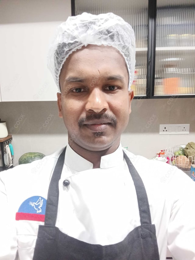 Chef from COOX at bookings. Professional cooks chefs at home