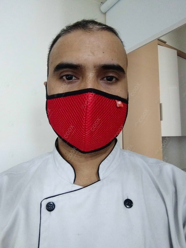 Chef from COOX at bookings. Professional cooks chefs at home