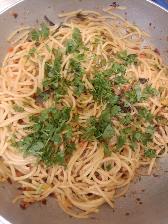 Delicious Spaghetti Aglio e Olio prepared by COOX