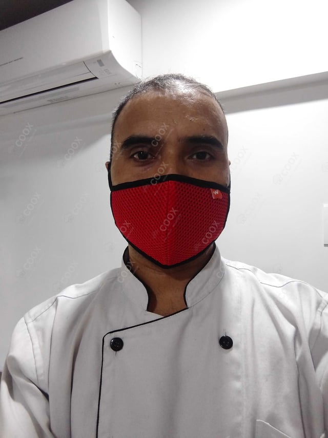 Chef from COOX at bookings. Professional cooks chefs at home