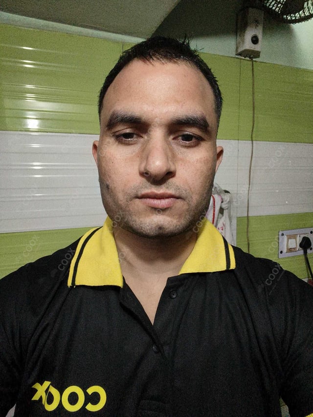 Chef from COOX at bookings. Professional cooks chefs at home