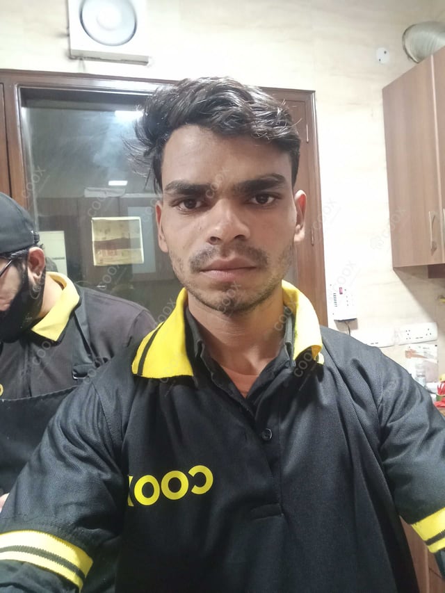 Chef from COOX at bookings. Professional cooks chefs at home