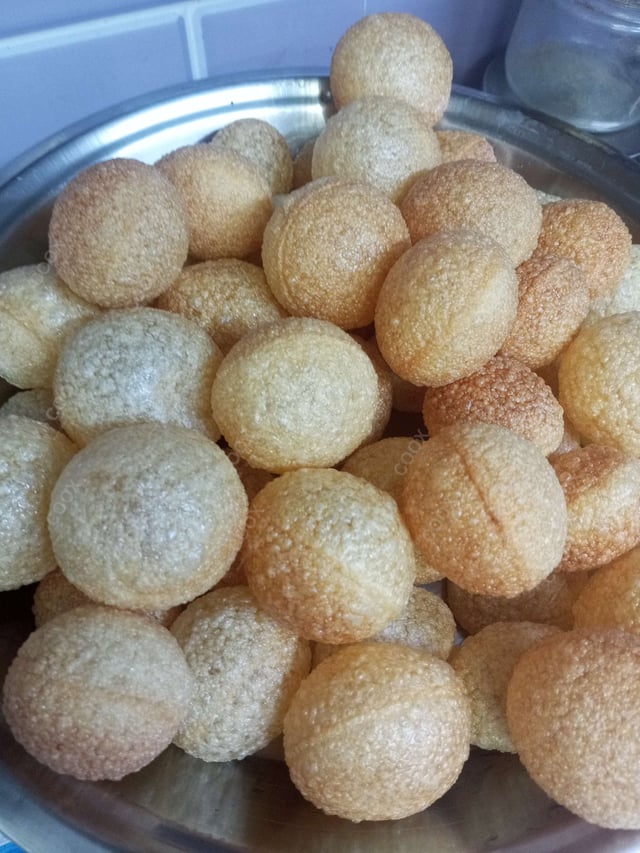 Delicious Gol Gappe (Pani Puri) prepared by COOX