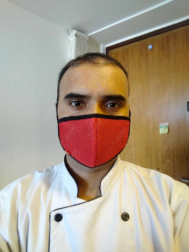 Chef from COOX at bookings. Professional cooks chefs at home