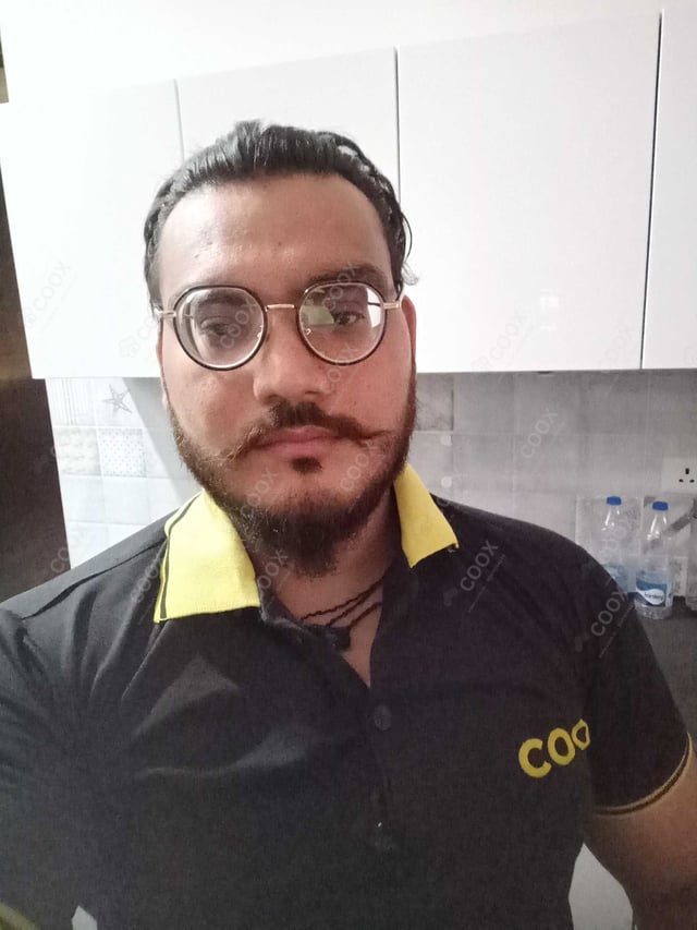 Chef from COOX at bookings. Professional cooks chefs at home