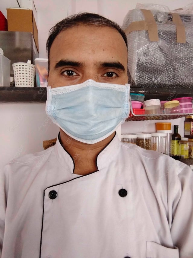 Chef from COOX at bookings. Professional cooks chefs at home