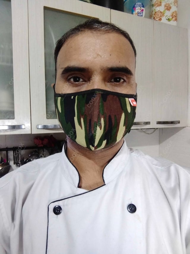 Chef from COOX at bookings. Professional cooks chefs at home