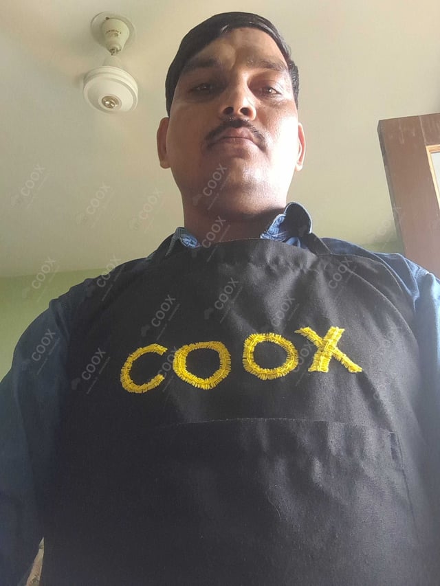 Chef from COOX at bookings. Professional cooks chefs at home