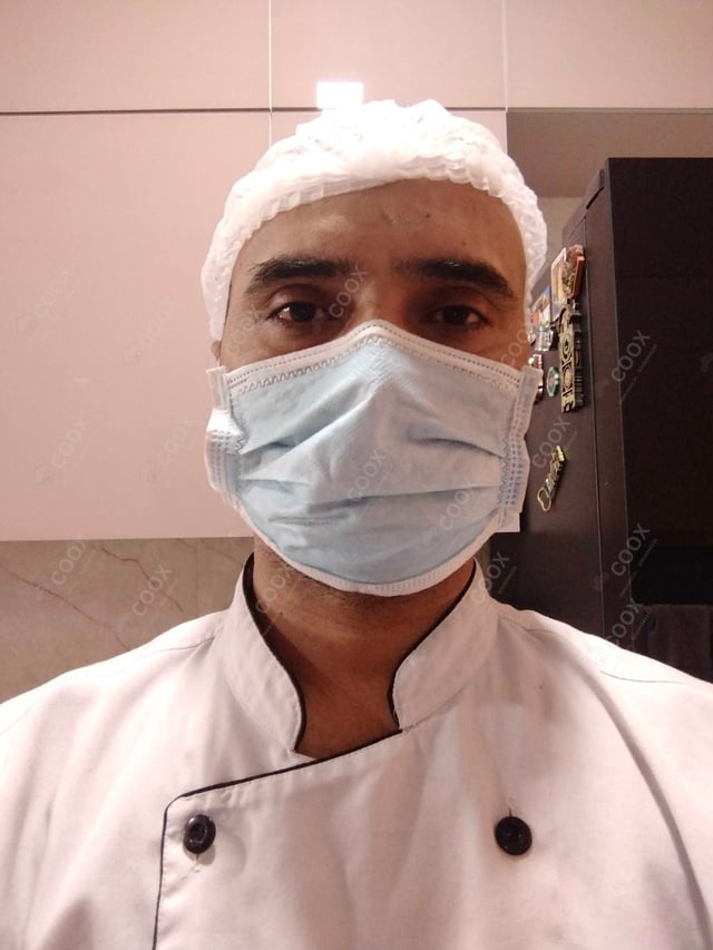 Chef from COOX at bookings. Professional cooks chefs at home