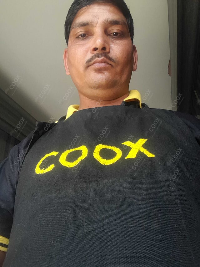 Chef from COOX at bookings. Professional cooks chefs at home
