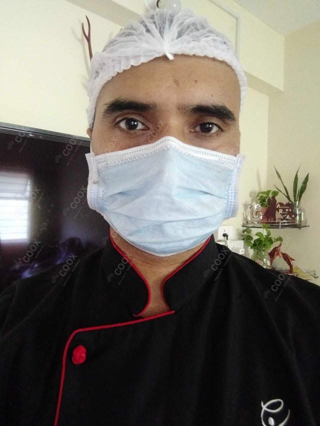 Chef from COOX at bookings. Professional cooks chefs at home