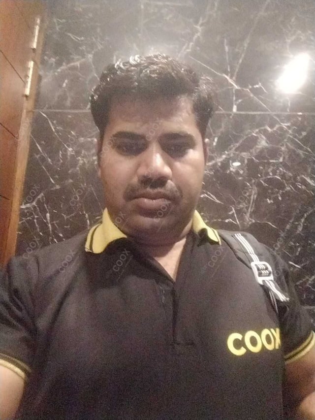 Chef from COOX at bookings. Professional cooks chefs at home