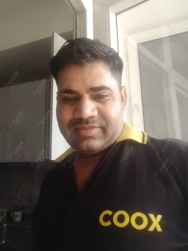 Chef from COOX at bookings. Professional cooks chefs at home