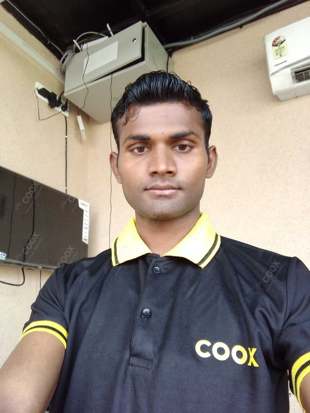 Chef from COOX at bookings. Professional cooks chefs at home