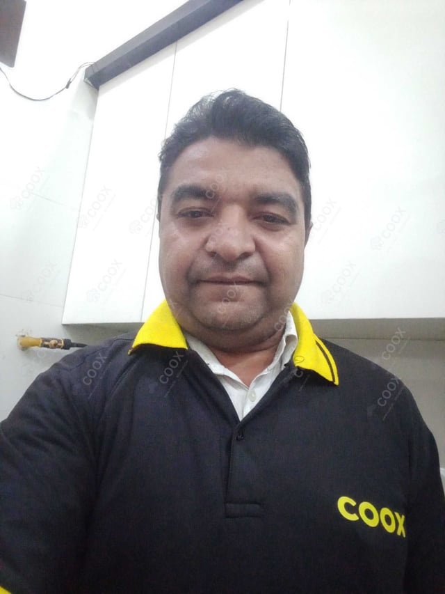 Chef from COOX at bookings. Professional cooks chefs at home