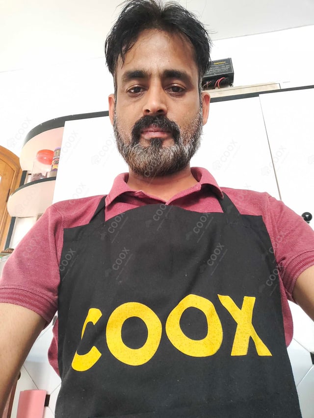 Chef from COOX at bookings. Professional cooks chefs at home