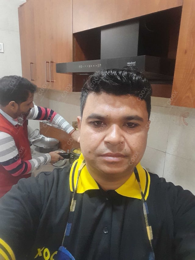 Chef from COOX at bookings. Professional cooks chefs at home