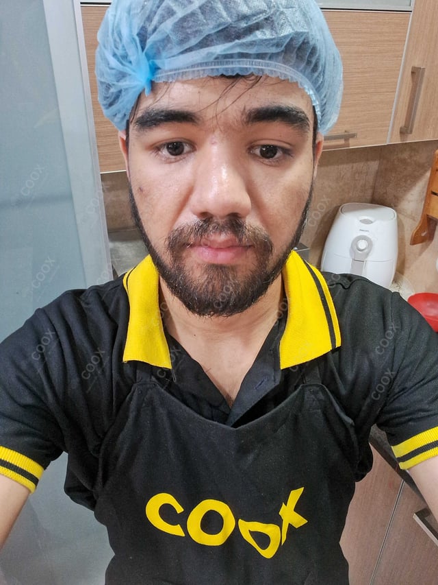 Chef from COOX at bookings. Professional cooks chefs at home