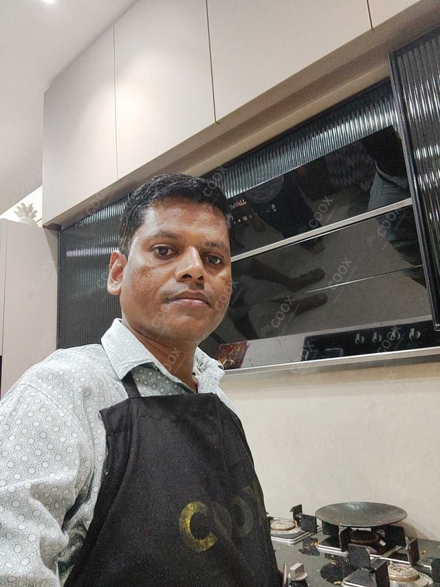 Chef from COOX at bookings. Professional cooks chefs at home