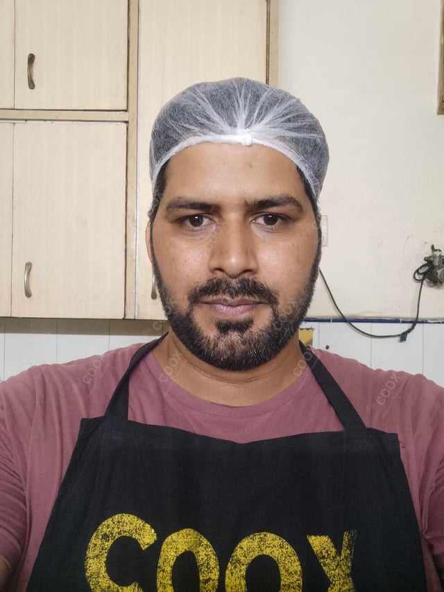 Chef from COOX at bookings. Professional cooks chefs at home