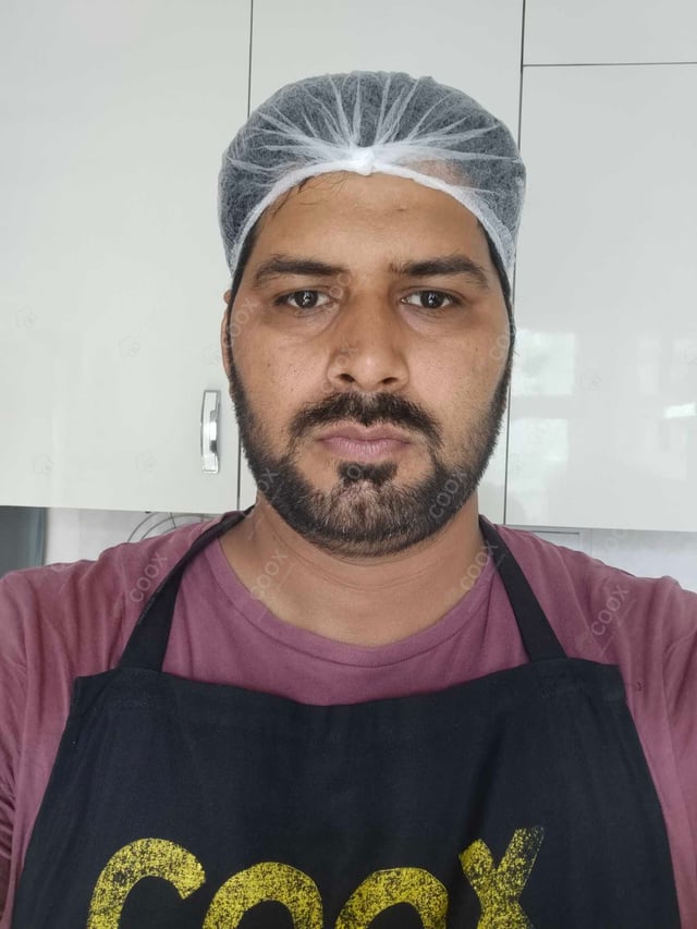 Chef from COOX at bookings. Professional cooks chefs at home