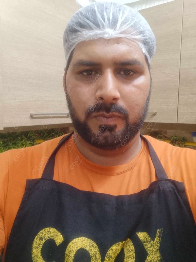 Chef from COOX at bookings. Professional cooks chefs at home