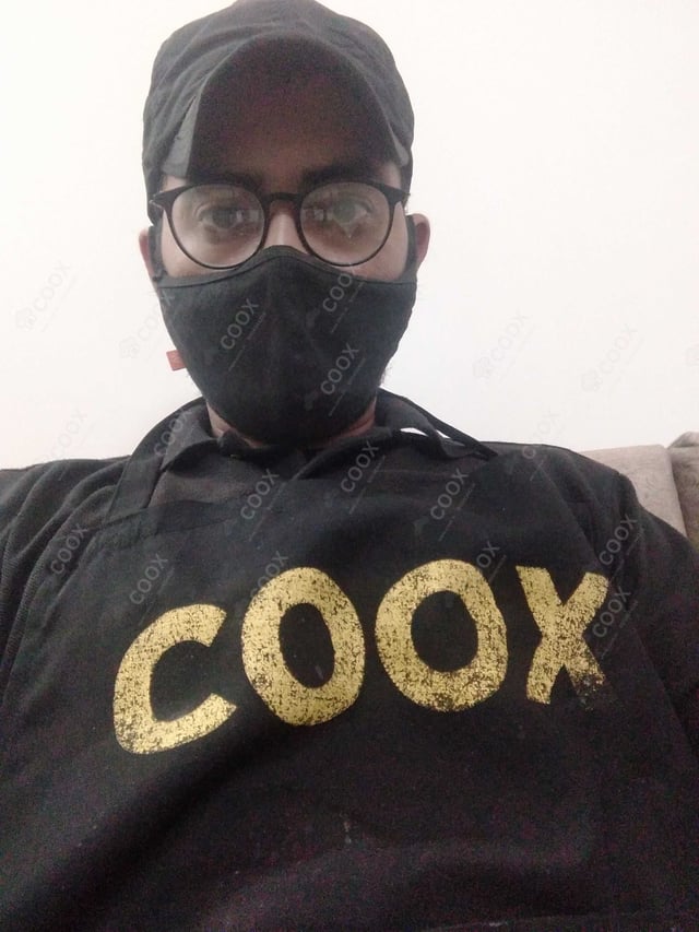Chef from COOX at bookings. Professional cooks chefs at home