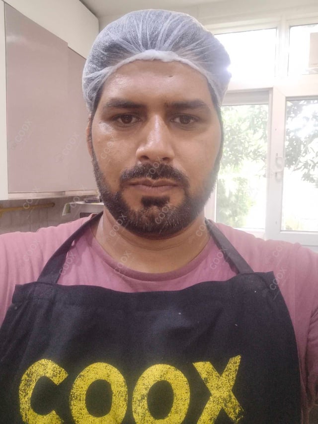 Chef from COOX at bookings. Professional cooks chefs at home