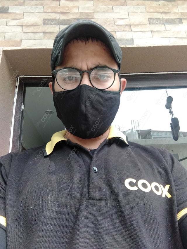 Chef from COOX at bookings. Professional cooks chefs at home