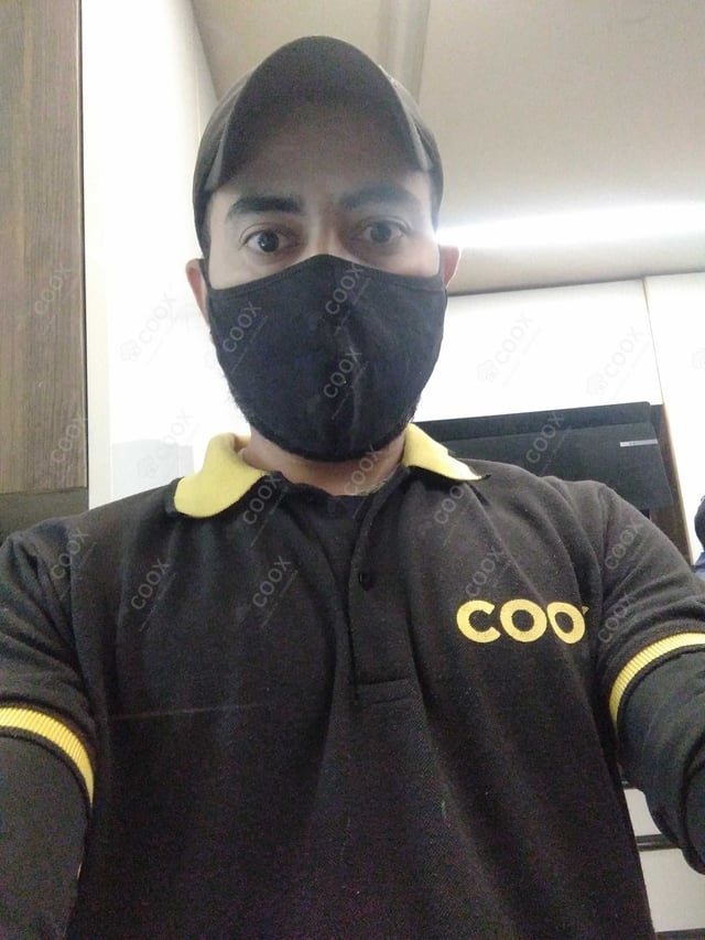 Chef from COOX at bookings. Professional cooks chefs at home