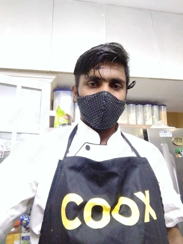 Chef from COOX at bookings. Professional cooks chefs at home