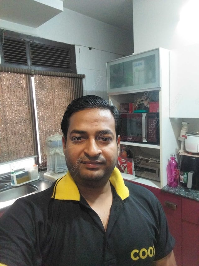 Chef from COOX at bookings. Professional cooks chefs at home