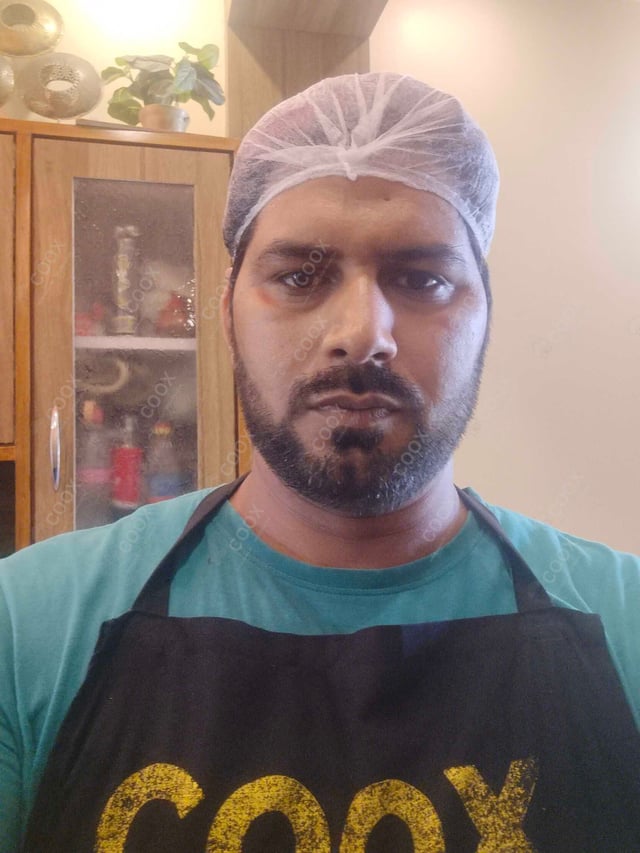 Chef from COOX at bookings. Professional cooks chefs at home
