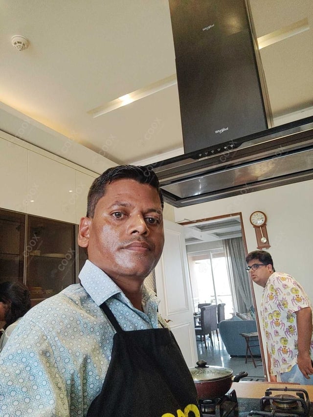 Chef from COOX at bookings. Professional cooks chefs at home