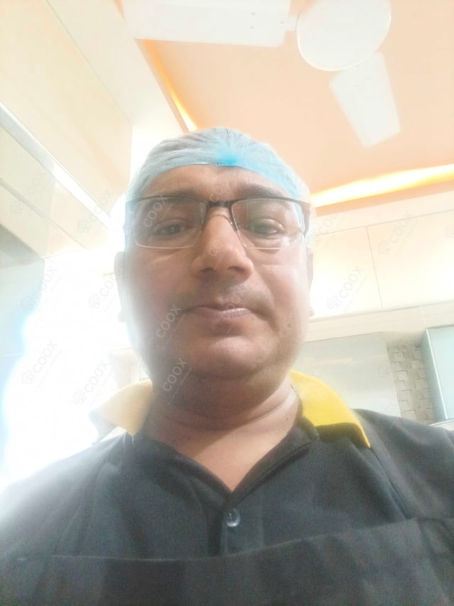 Chef from COOX at bookings. Professional cooks chefs at home