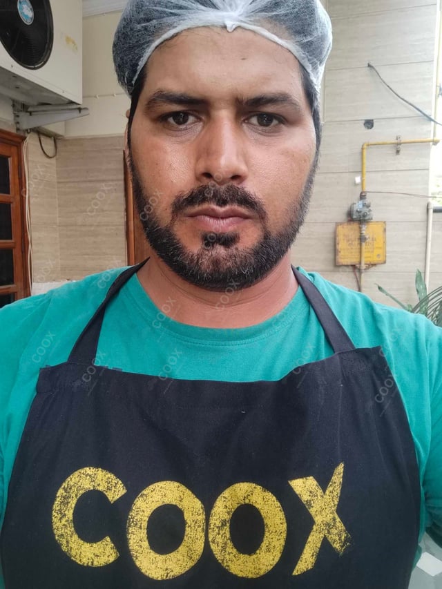 Chef from COOX at bookings. Professional cooks chefs at home