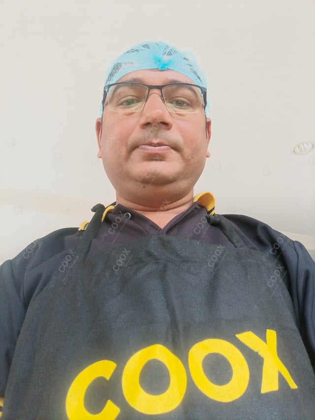 Chef from COOX at bookings. Professional cooks chefs at home