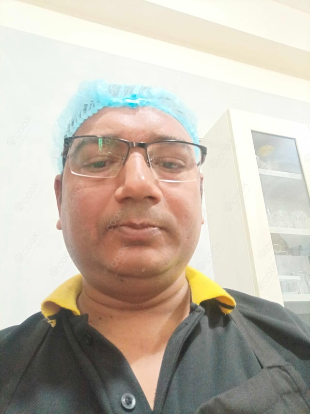 Chef from COOX at bookings. Professional cooks chefs at home
