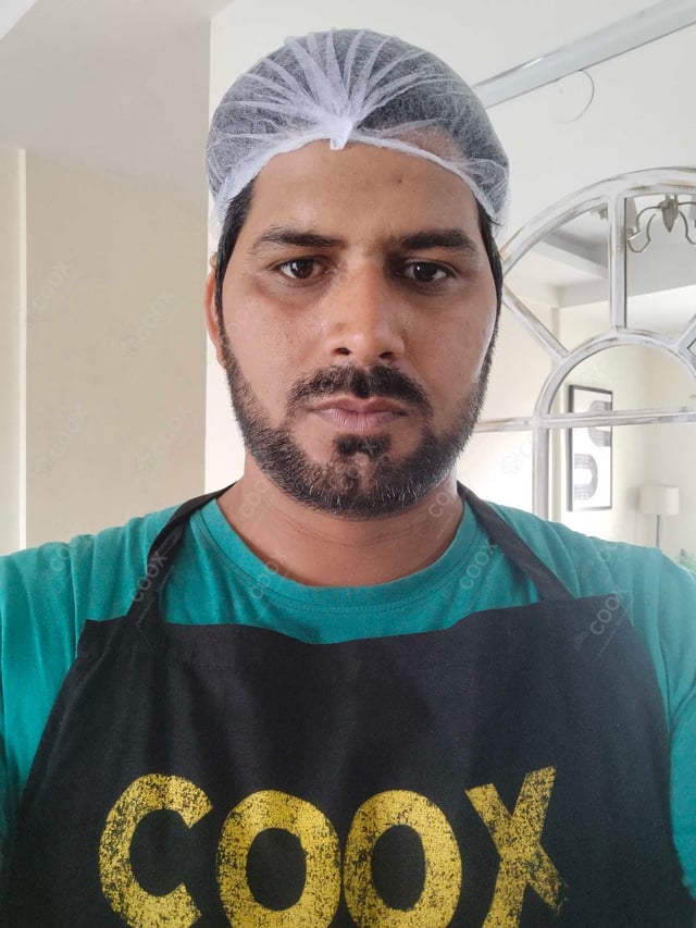 Chef from COOX at bookings. Professional cooks chefs at home