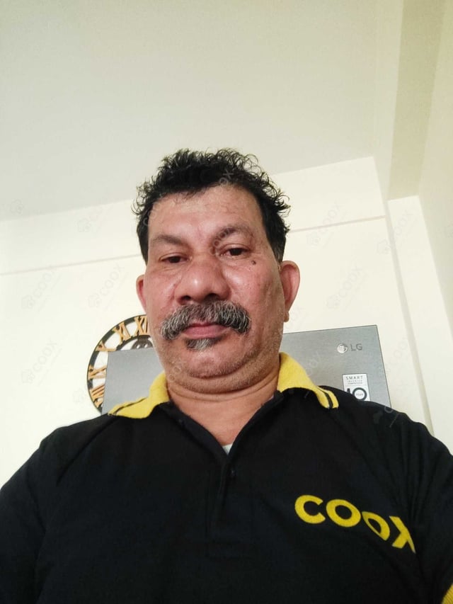 Chef from COOX at bookings. Professional cooks chefs at home