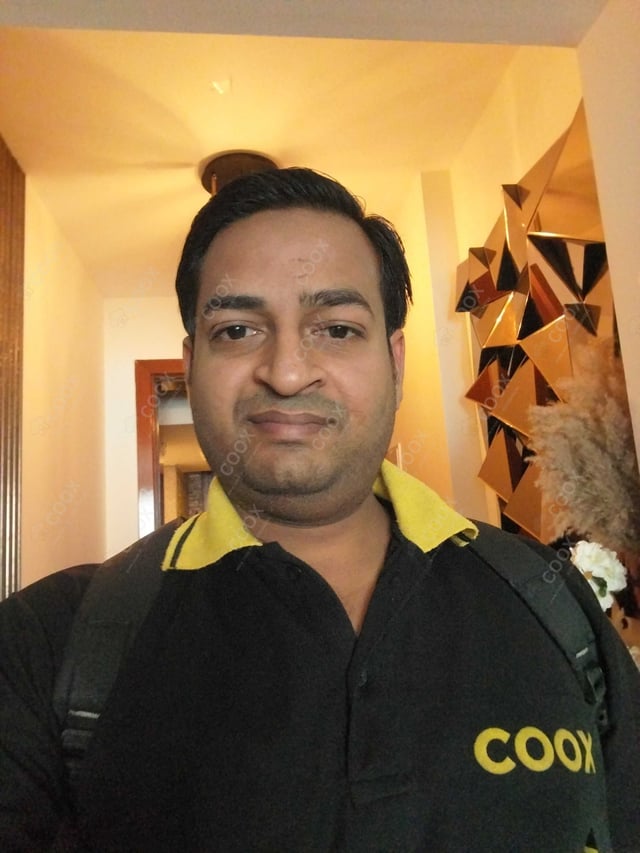 Chef from COOX at bookings. Professional cooks chefs at home