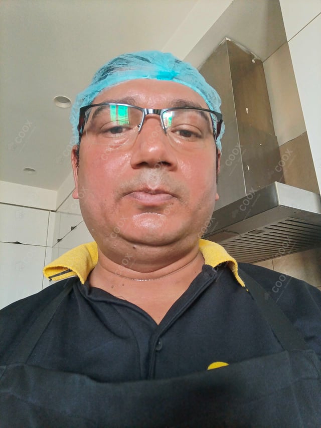 Chef from COOX at bookings. Professional cooks chefs at home