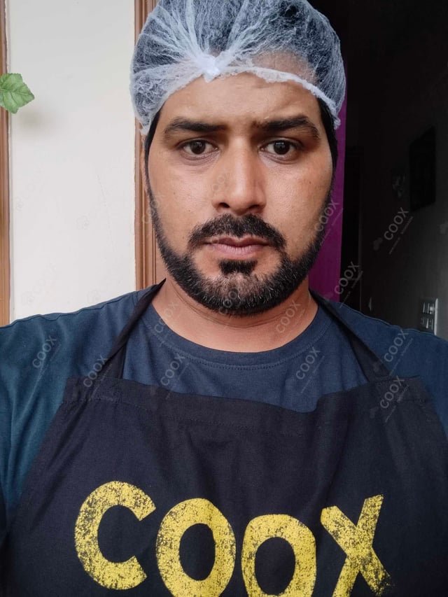 Chef from COOX at bookings. Professional cooks chefs at home