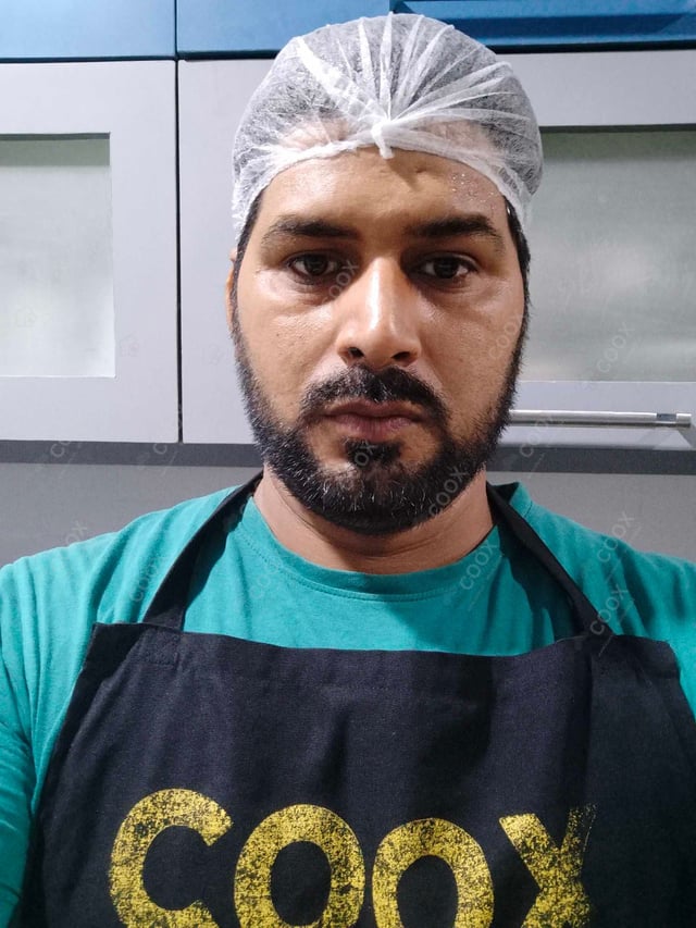 Chef from COOX at bookings. Professional cooks chefs at home