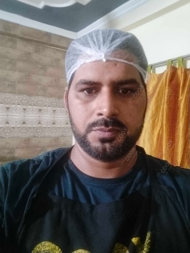 Chef from COOX at bookings. Professional cooks chefs at home
